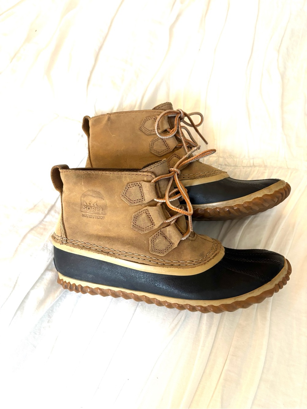 Sorel Womens Tan and Black Waterproof Lace-Up Duck Boots